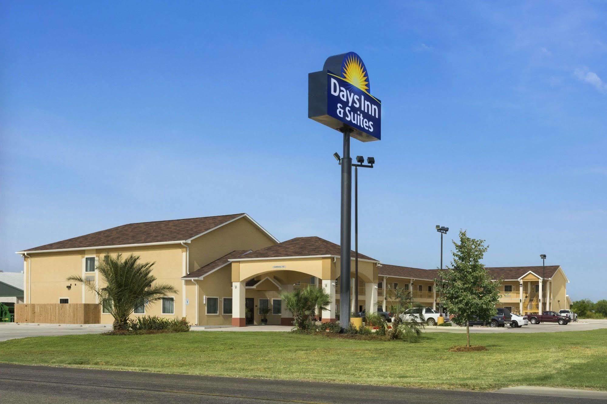 Days Inn Pearsall Exterior foto