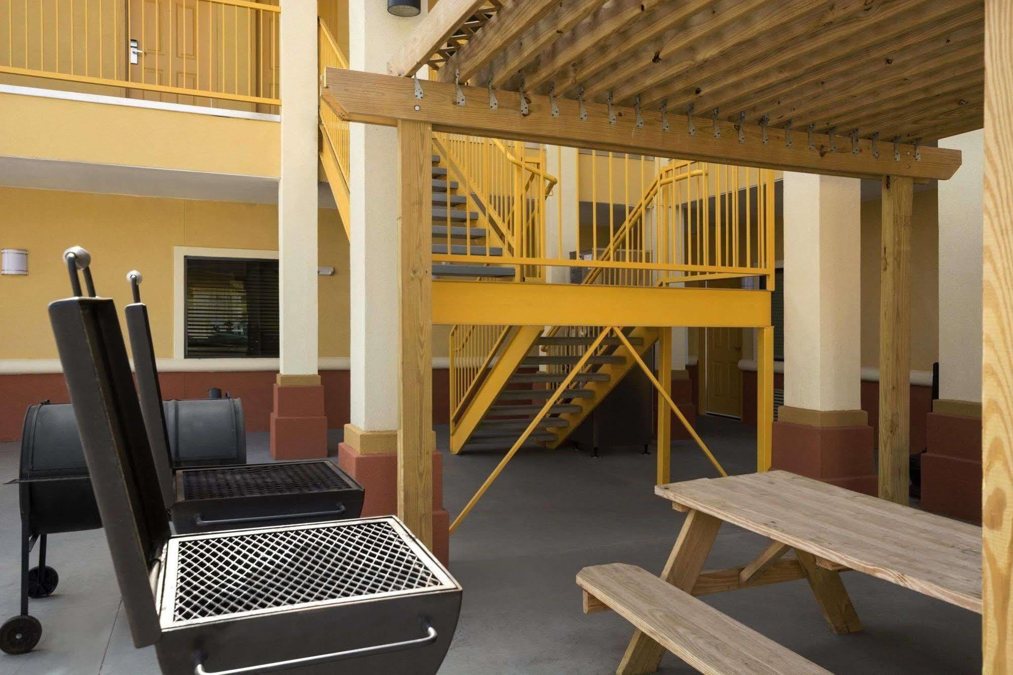Days Inn Pearsall Exterior foto