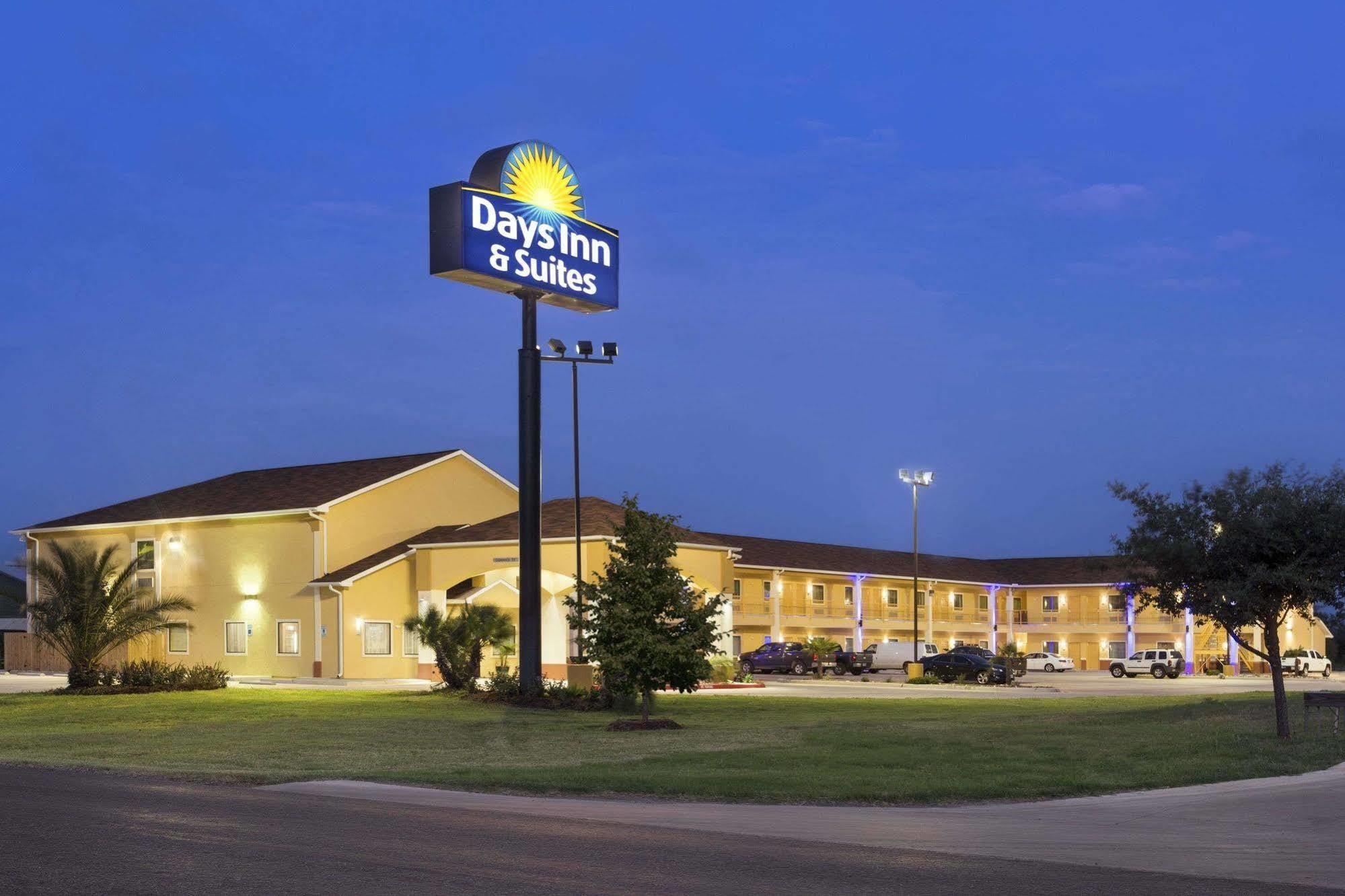 Days Inn Pearsall Exterior foto